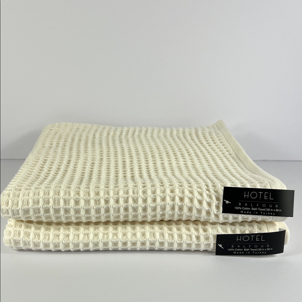 Hotel Balfour Bath Towel Set Off White Lightweight Waffle Texture Set of 2 NEW